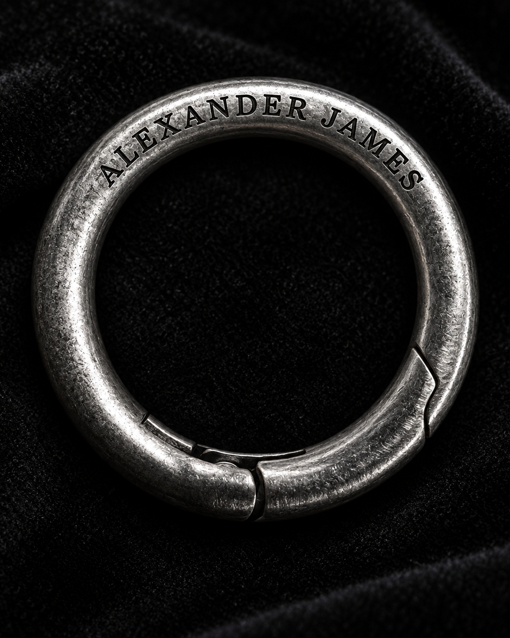 Key ring showing a name engraving example