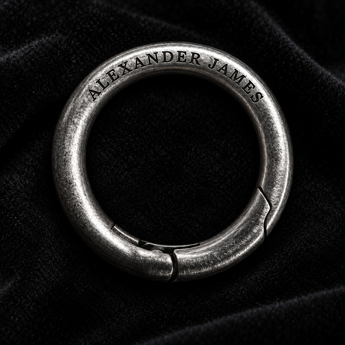Key ring showing a name engraving example