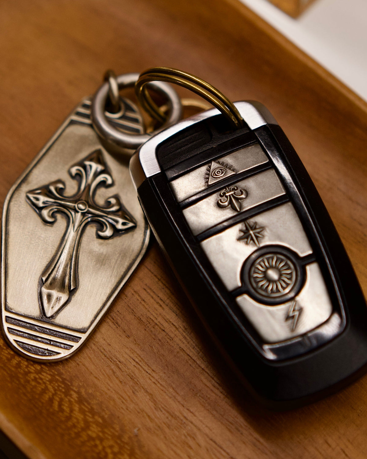 Ford Mustang Silver Key Case, button layout