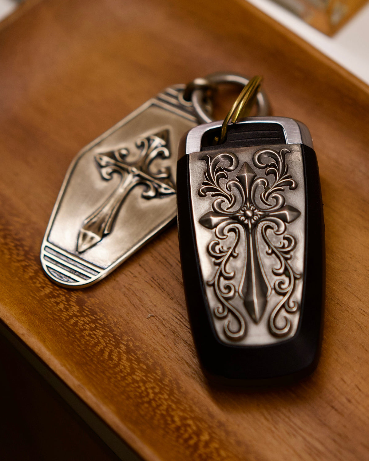 Ford Mustang Silver Key Case, engraved edge detail