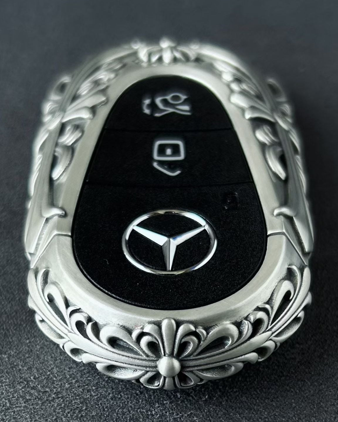 IGNIS ARGENTUM Mercedes key case side profile showing slim fit edge arc and substantial build without interfering button operation