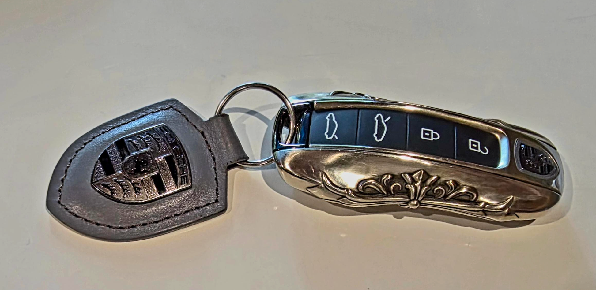 Customer photo of an IGNIS ARGENTUM key case showing OEM-like fit, polished finish, and solid metal feel