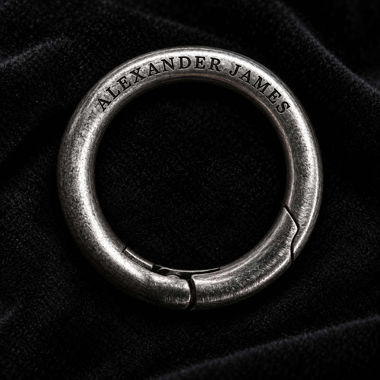 Key ring showing a name engraving example