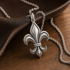 Flower-de-Luce 925 Silver Necklace, close-up detail