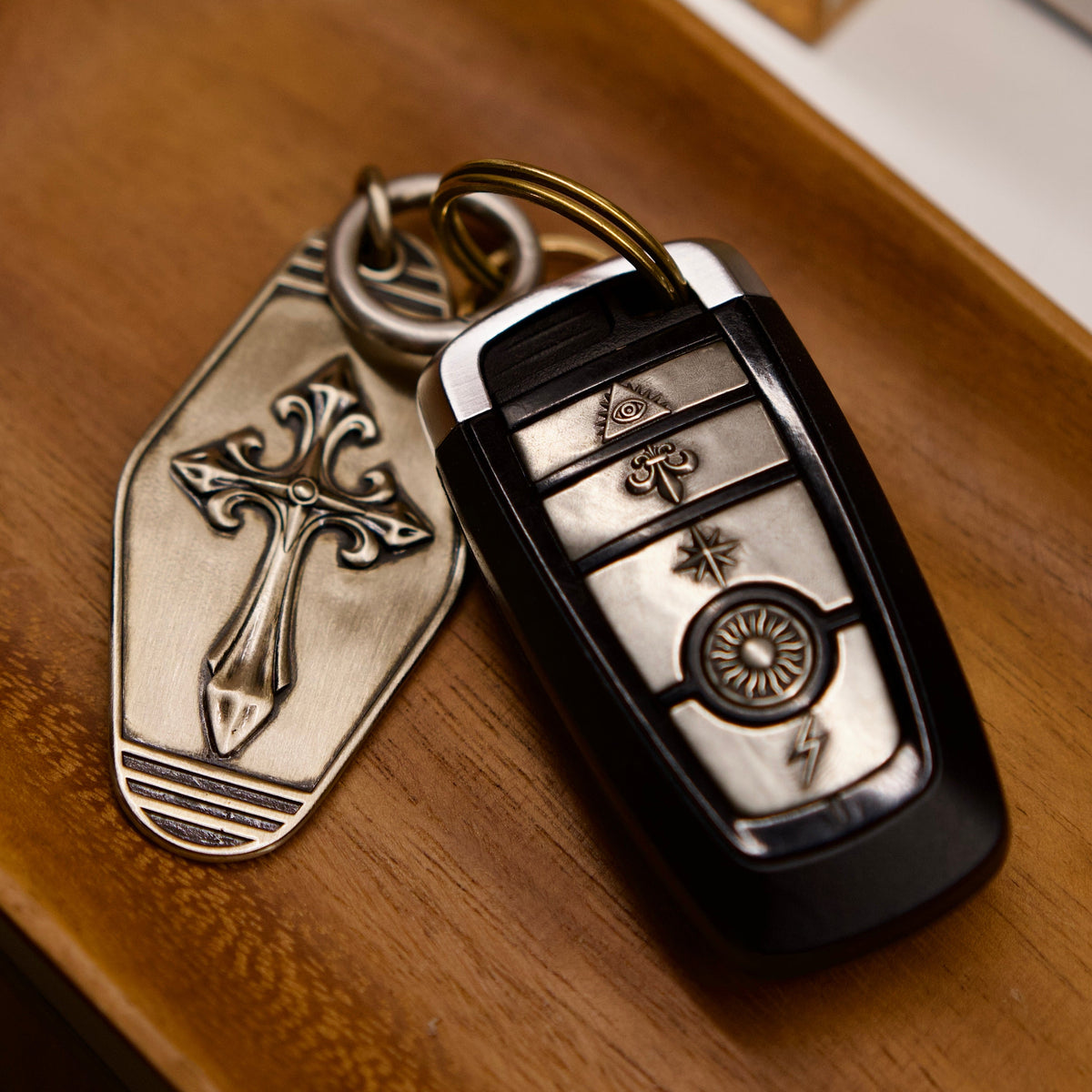 Ford Mustang Silver Key Case, button layout