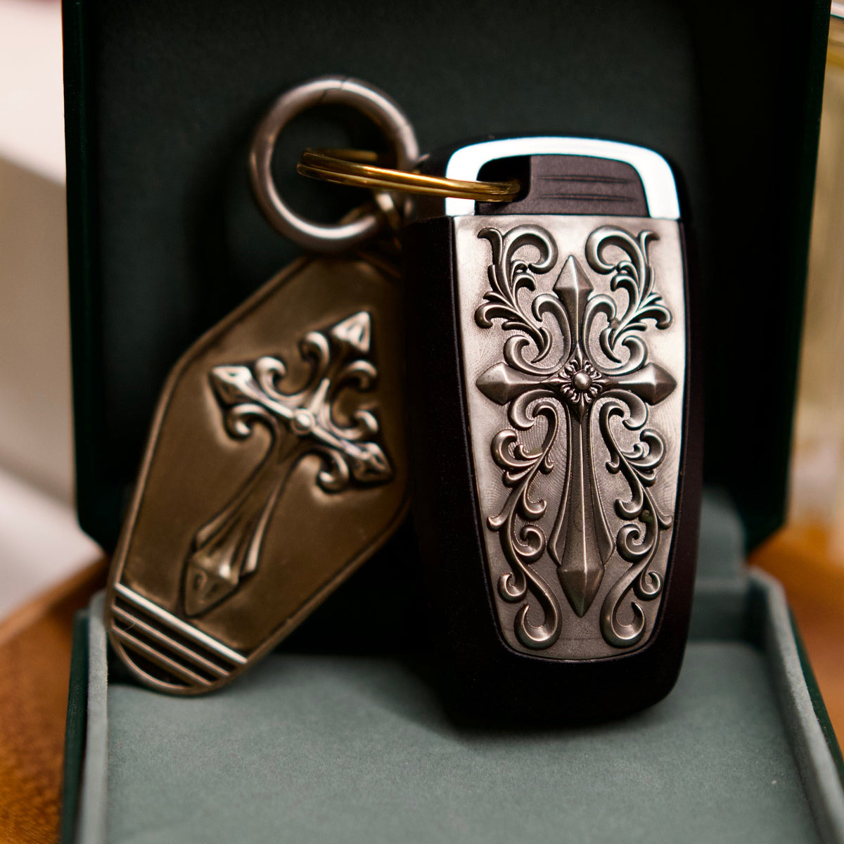 Ford Mustang Silver Key Case, side profile