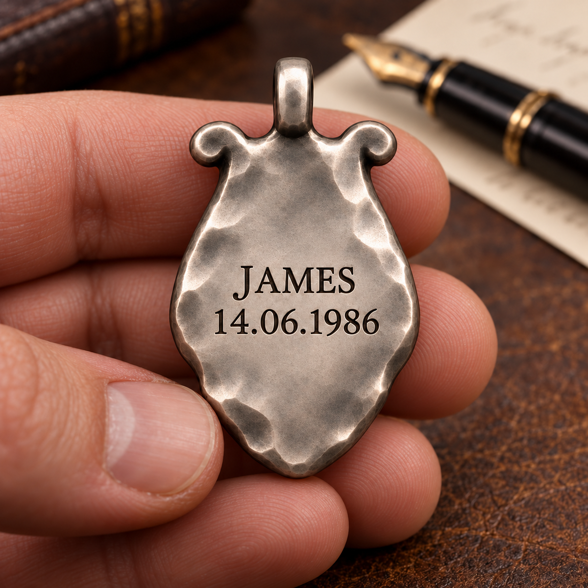 Apollo pendant reverse with optional JAMES / 14.06.1986 engraving example; design visualization