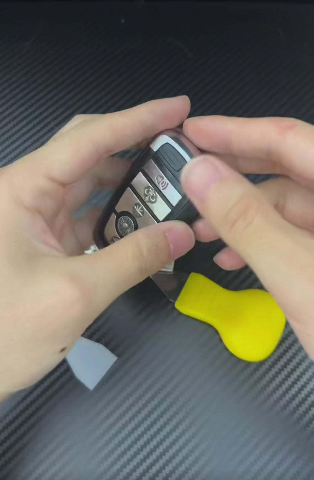 Video demonstrating installation of a Ford Mustang silver key case