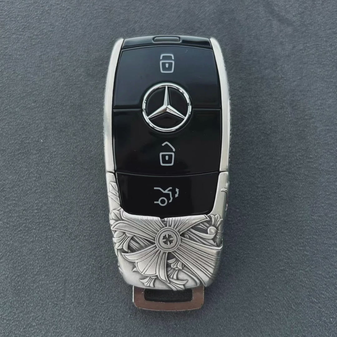 Video showcasing a Mercedes-Benz slim-rectangle silver key case